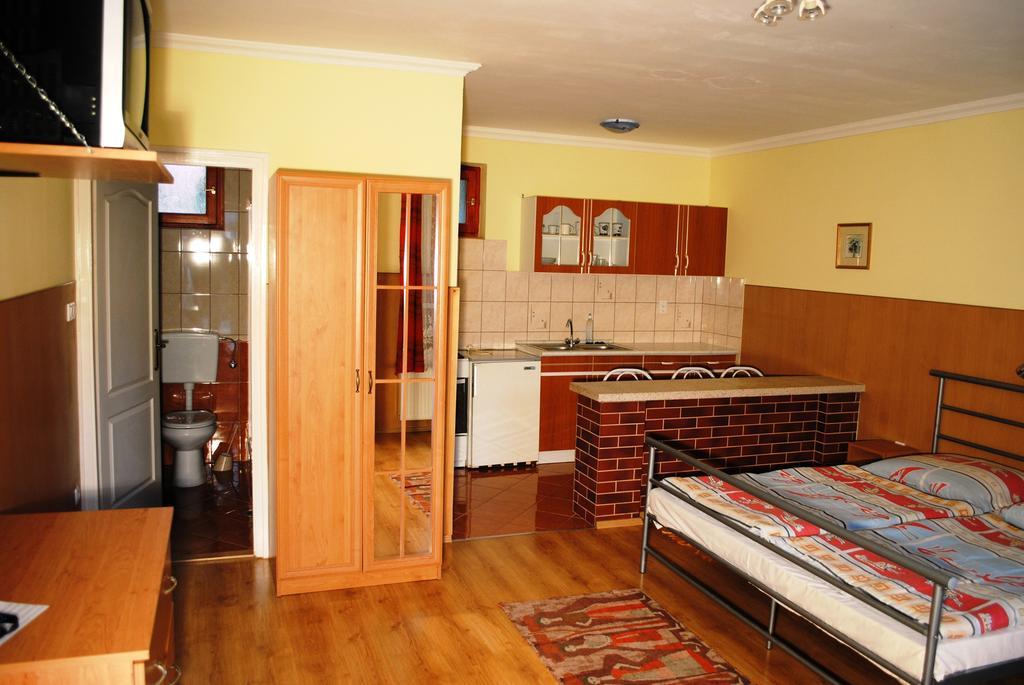 Ferenczi Apartament Hotel Hajduszoboszlo Bilik gambar