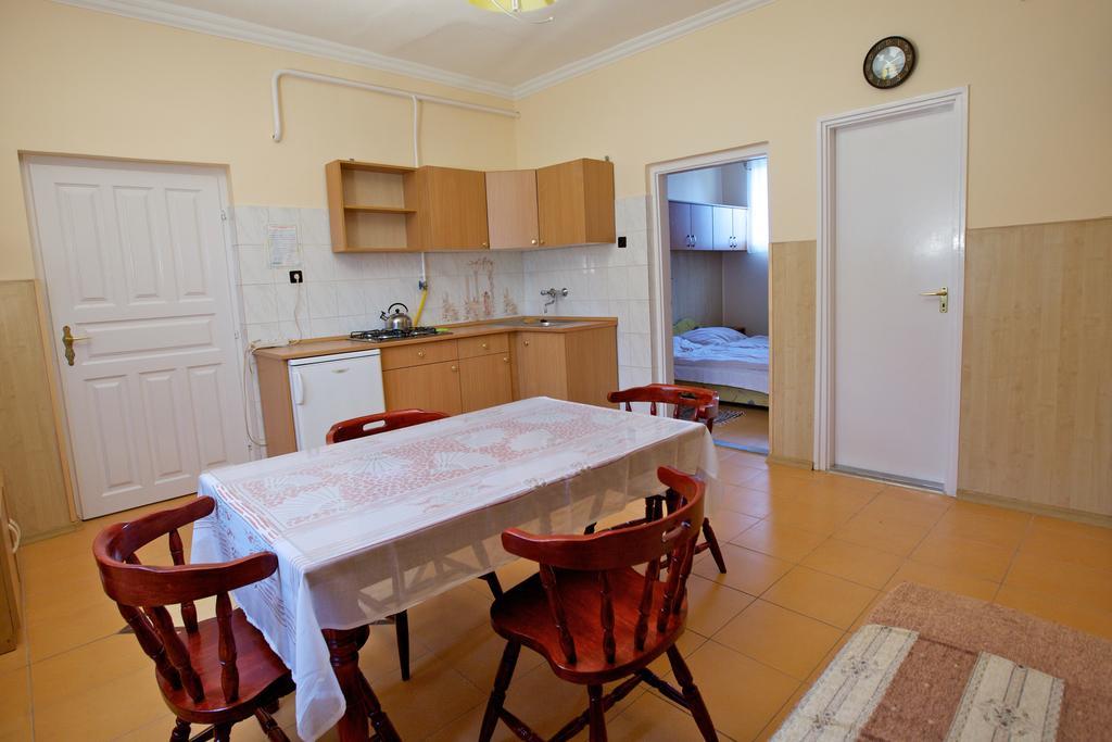 Ferenczi Apartament Hotel Hajduszoboszlo Bilik gambar