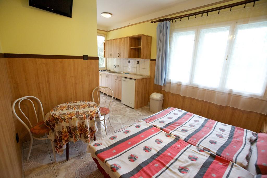 Ferenczi Apartament Hotel Hajduszoboszlo Bilik gambar