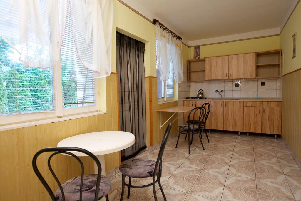 Ferenczi Apartament Hotel Hajduszoboszlo Bilik gambar