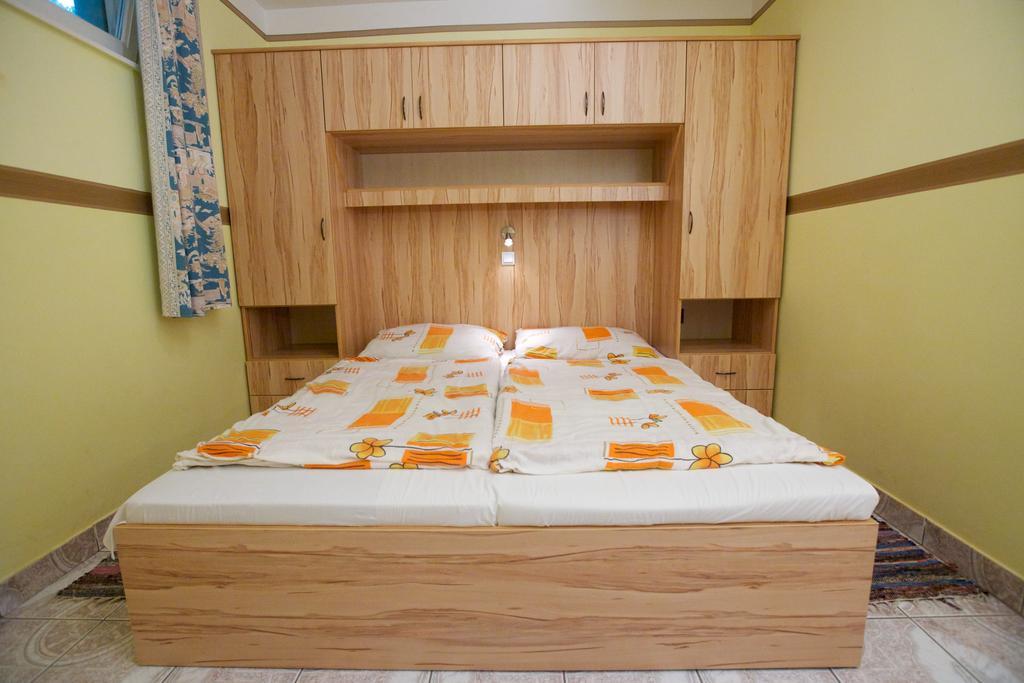 Ferenczi Apartament Hotel Hajduszoboszlo Bilik gambar