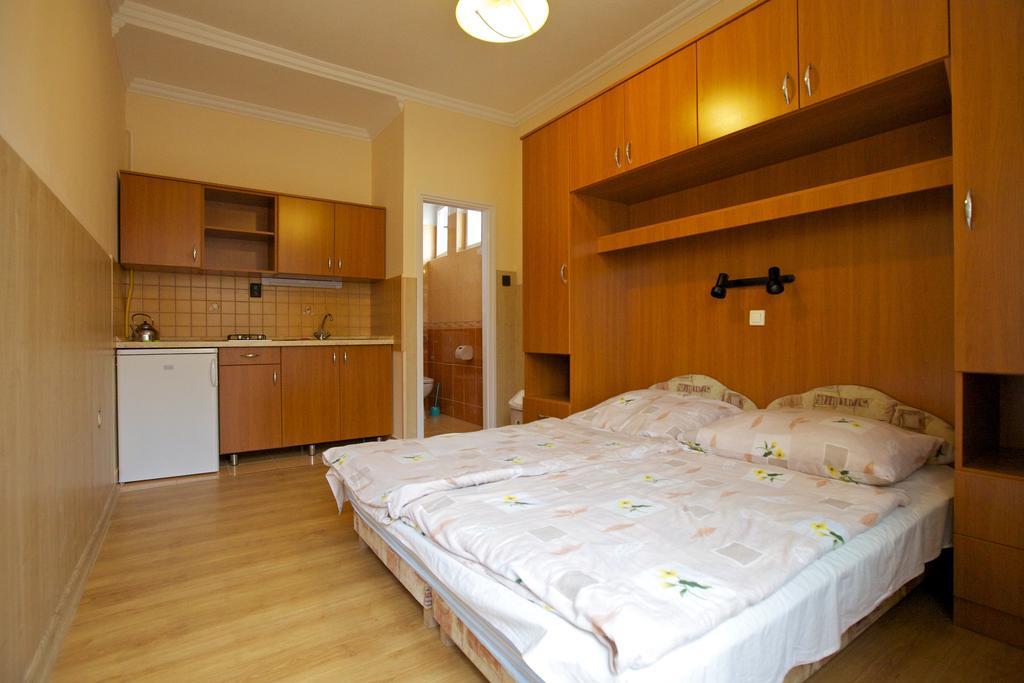 Ferenczi Apartament Hotel Hajduszoboszlo Bilik gambar