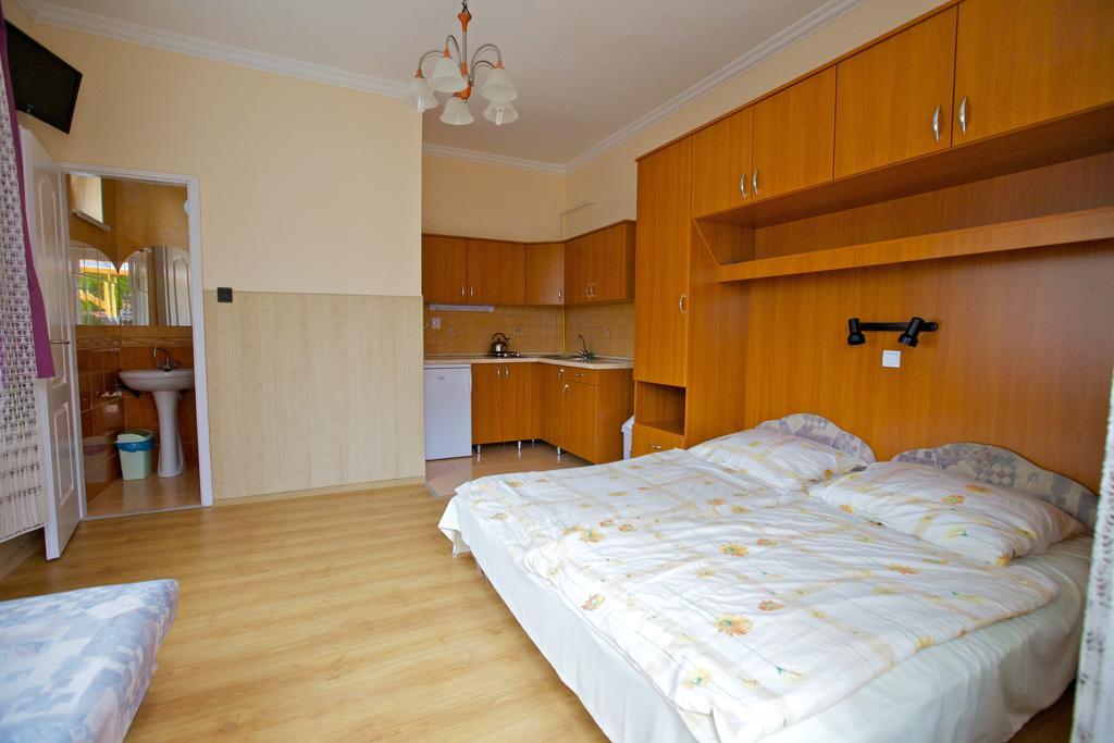 Ferenczi Apartament Hotel Hajduszoboszlo Bilik gambar